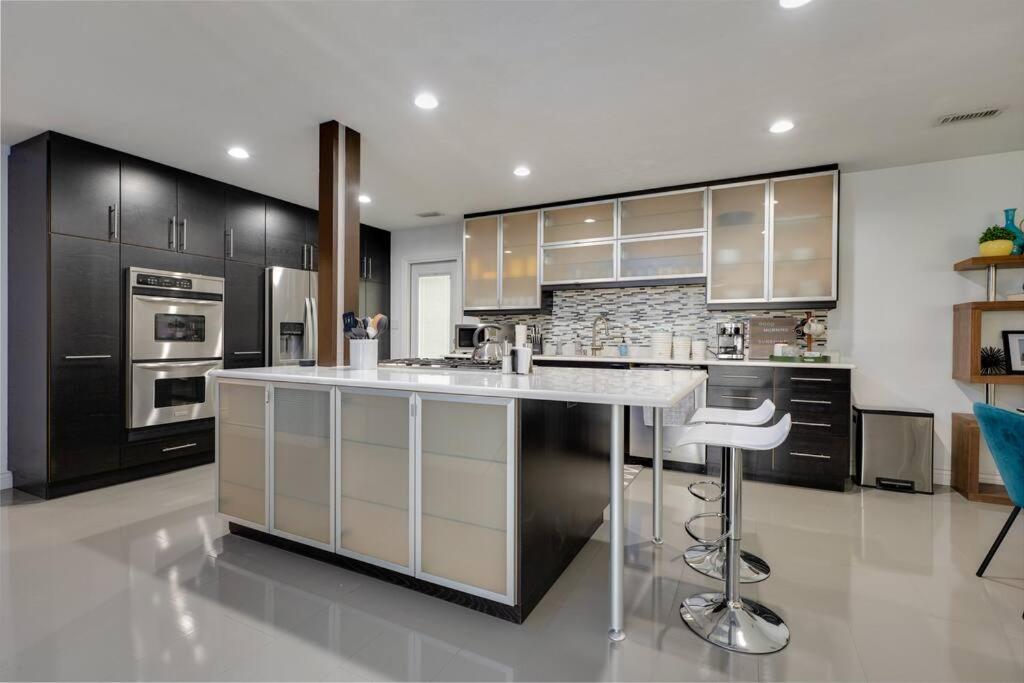 فيلا Uf Sunshine House - Patio & Bbq - Chef Kitchen - Ev Car Station - Upscale Neighborhood! غينزفيل، فلوريدا المظهر الخارجي الصورة