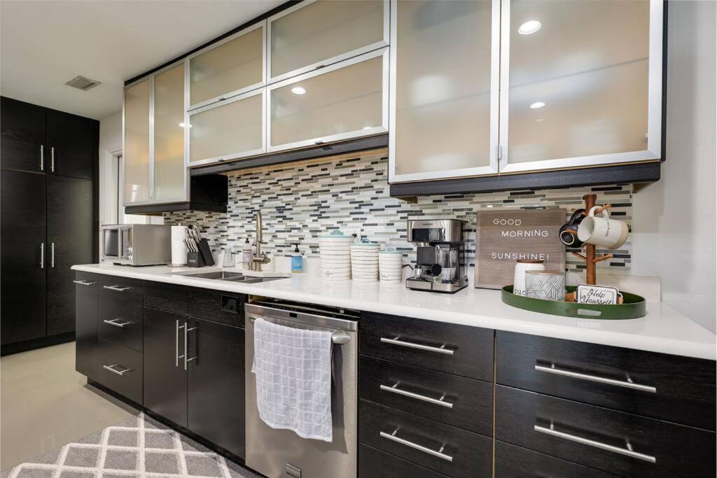 فيلا Uf Sunshine House - Patio & Bbq - Chef Kitchen - Ev Car Station - Upscale Neighborhood! غينزفيل، فلوريدا المظهر الخارجي الصورة