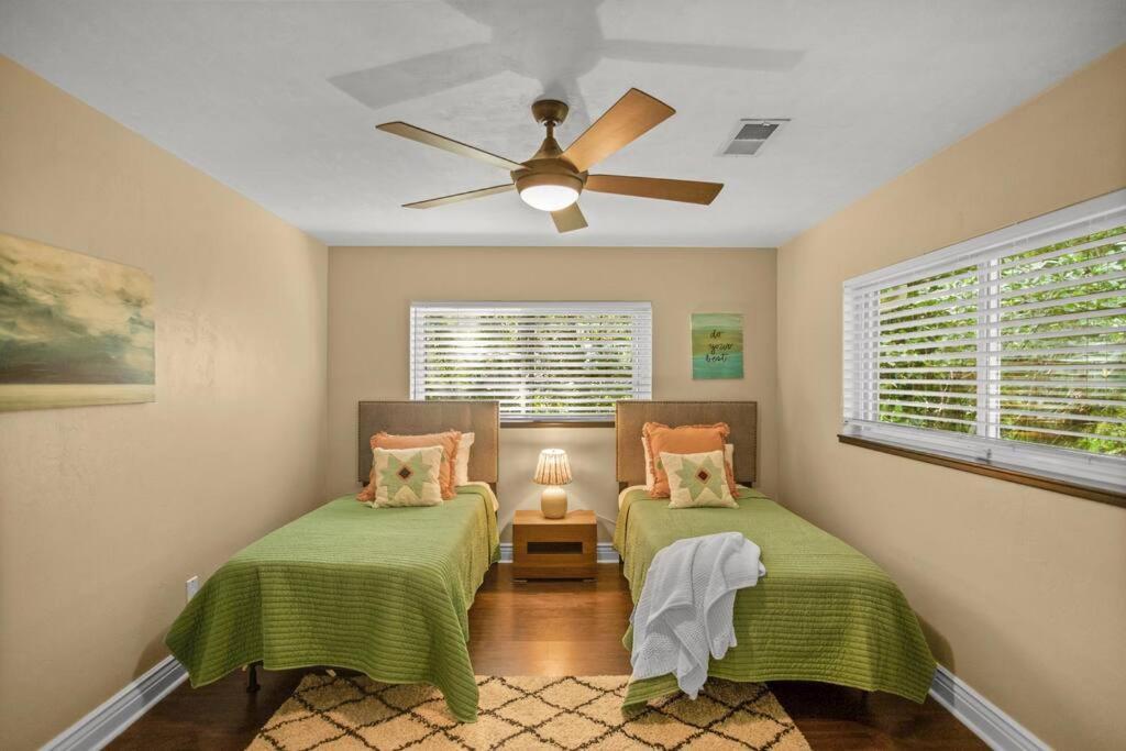 فيلا Uf Sunshine House - Patio & Bbq - Chef Kitchen - Ev Car Station - Upscale Neighborhood! غينزفيل، فلوريدا المظهر الخارجي الصورة